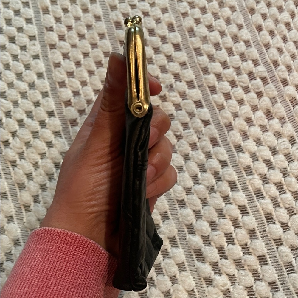 NWOT Vintage Black Leather Coin/Cigarette Purse with Gold Kiss Lock Closure. - Picture 7 of 12